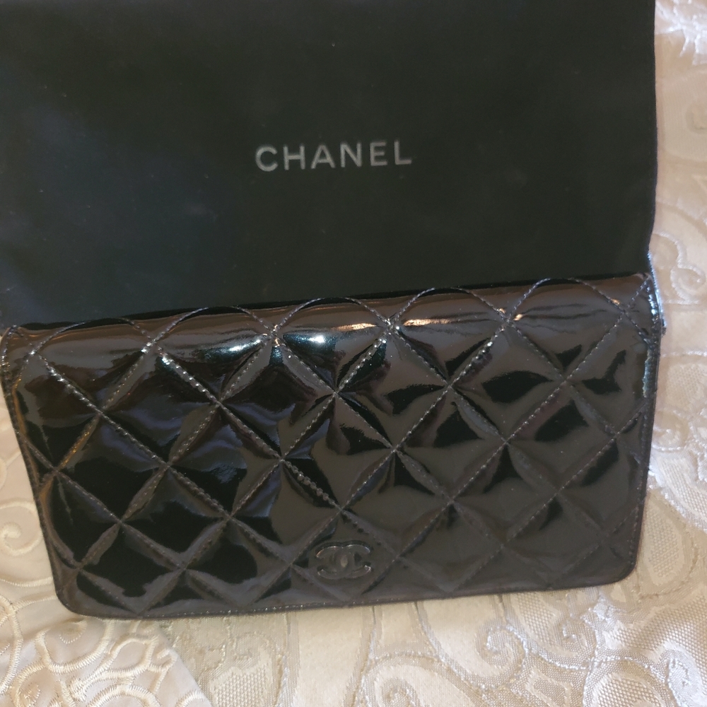 Chanel Wallet - Picture 2 of 6